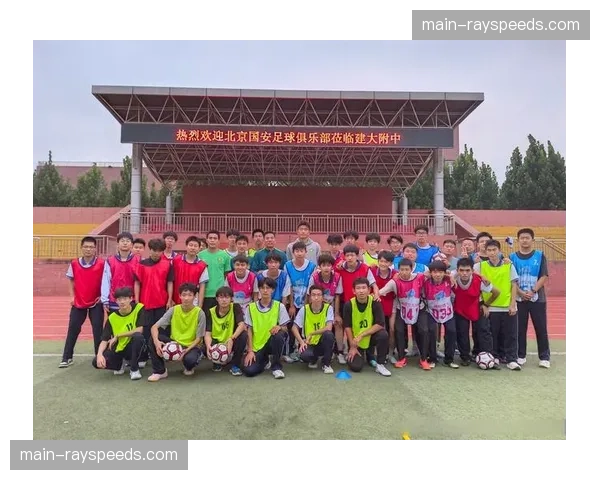 中超俱乐部联合开展社区足球日活动，旨在推广青少年参与